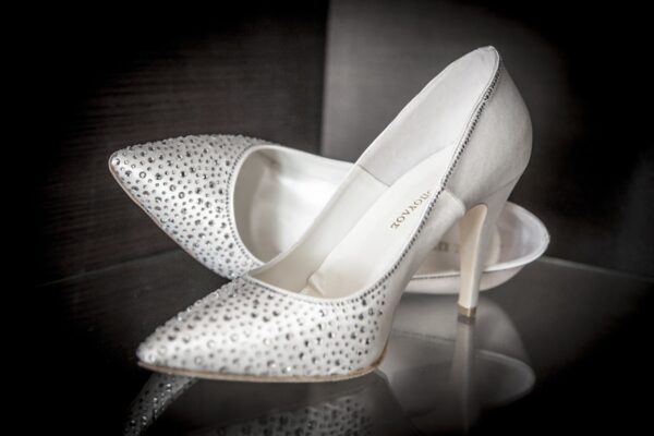 heels, bride, whites-1236641.jpg